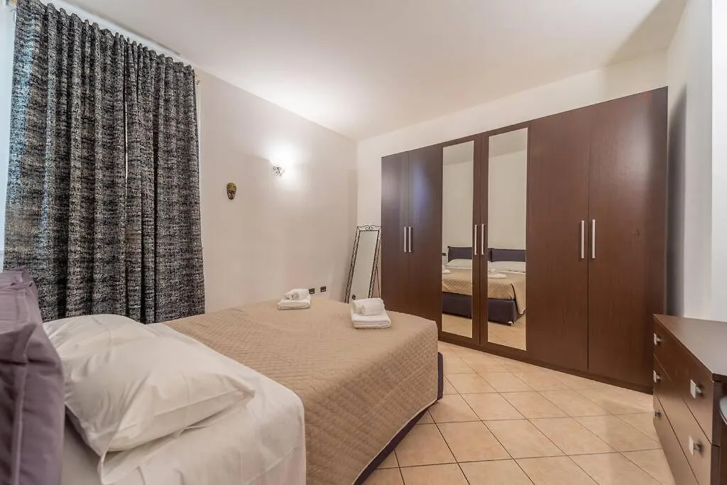 Macbeth: Centro E Fiere Apartment Parma Italy